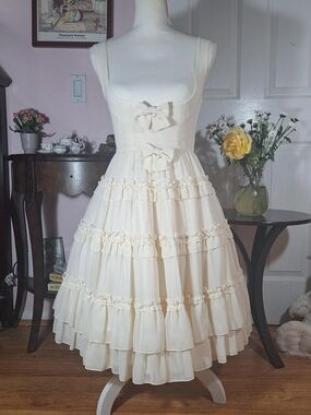 Innocent World Ivory Tiered Ruffle JSK | Classic Lolita